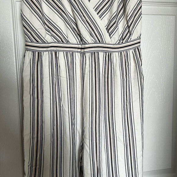 M jumpsuit - Picture 7 of 9